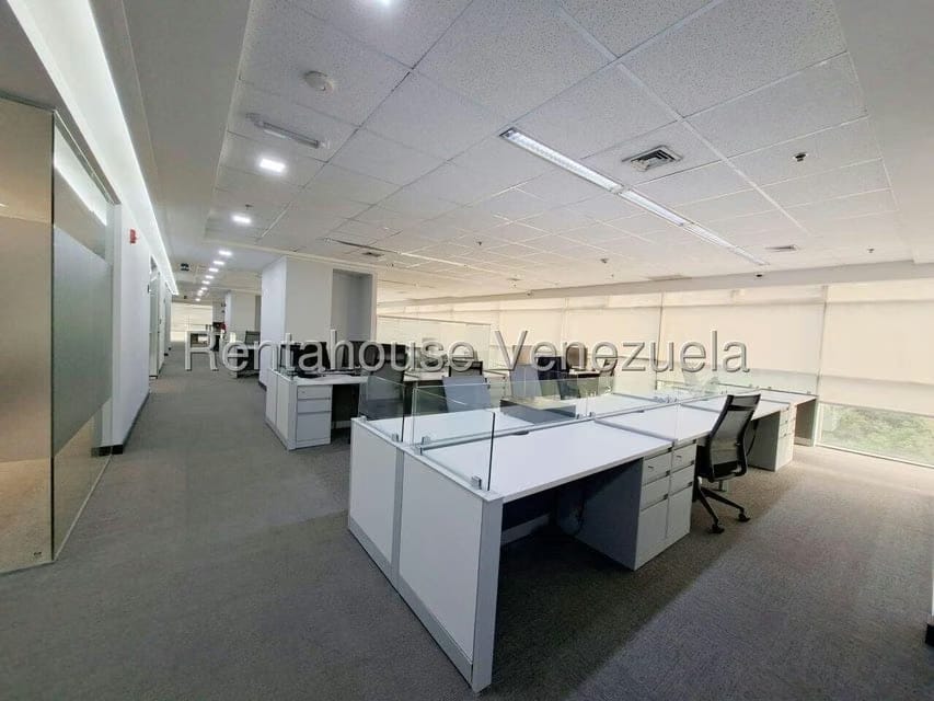 Comercial (Oficina) en Venta en Macaracuay, Distrito Metropolitano - 5