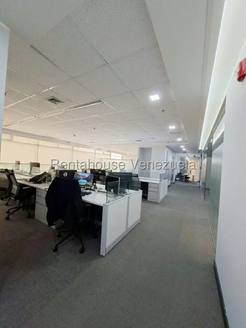 Comercial (Oficina) en Venta en Macaracuay, Distrito Metropolitano - 7