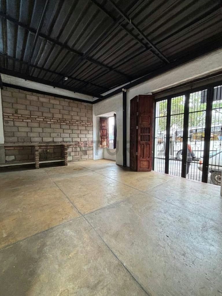 En Alquiler Local comecial con amplio Galpón en Cordero