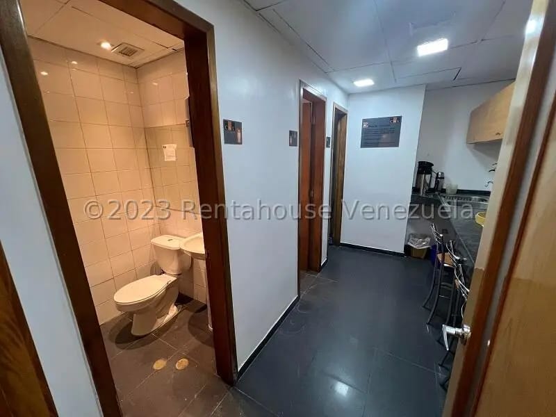 Comercial (Oficina) en Alquiler en Lomas de La Lagunita, Distrito Metropolitano - 11