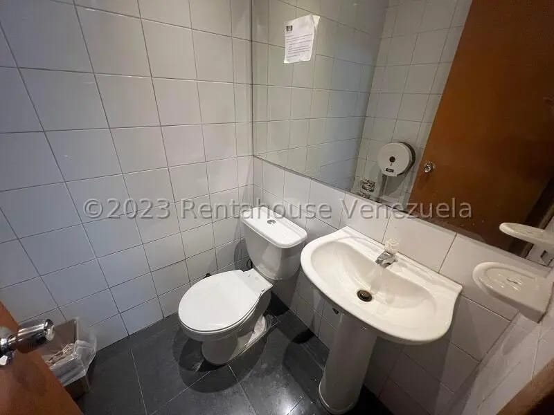 Comercial (Oficina) en Alquiler en Lomas de La Lagunita, Distrito Metropolitano - 13