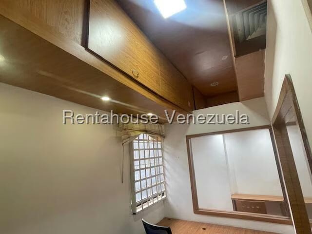 Comercial (Oficina) en Alquiler en El Rosal, Distrito Metropolitano - 11
