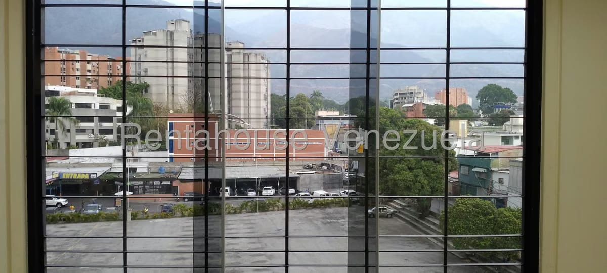 Comercial (Oficina) en Alquiler en Los Dos Caminos, Distrito Metropolitano - 11