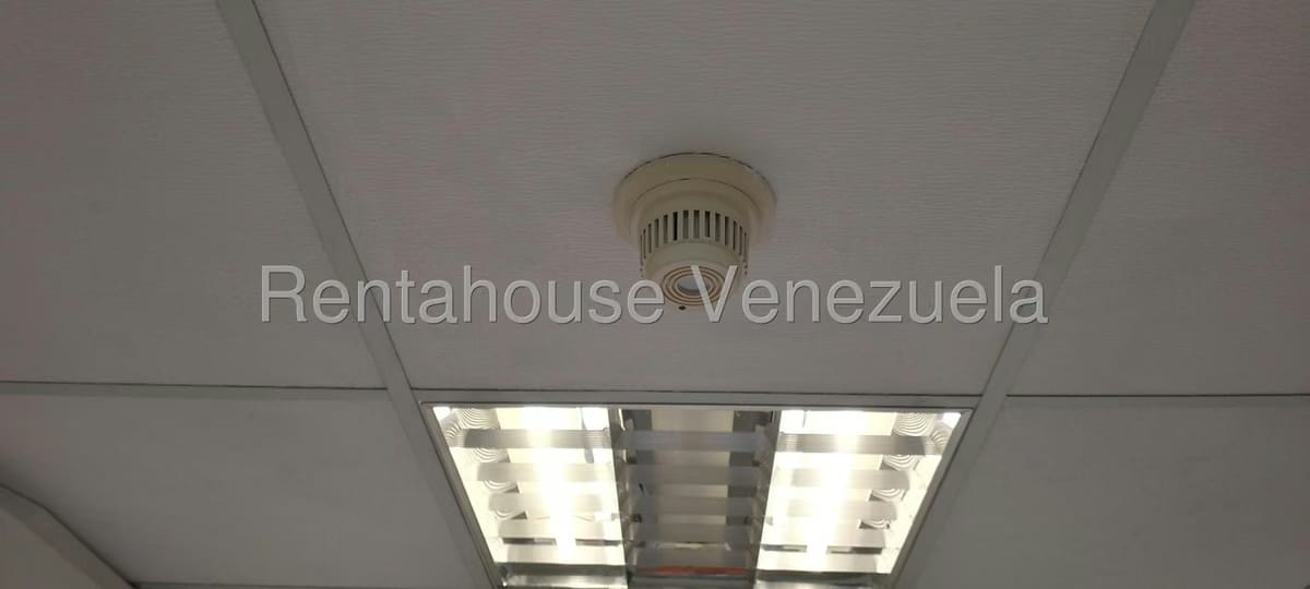 Comercial (Oficina) en Alquiler en Los Dos Caminos, Distrito Metropolitano - 14