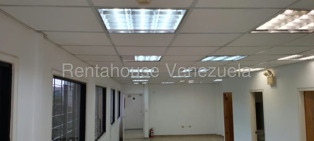 Comercial (Oficina) en Alquiler en Los Dos Caminos, Distrito Metropolitano - 16