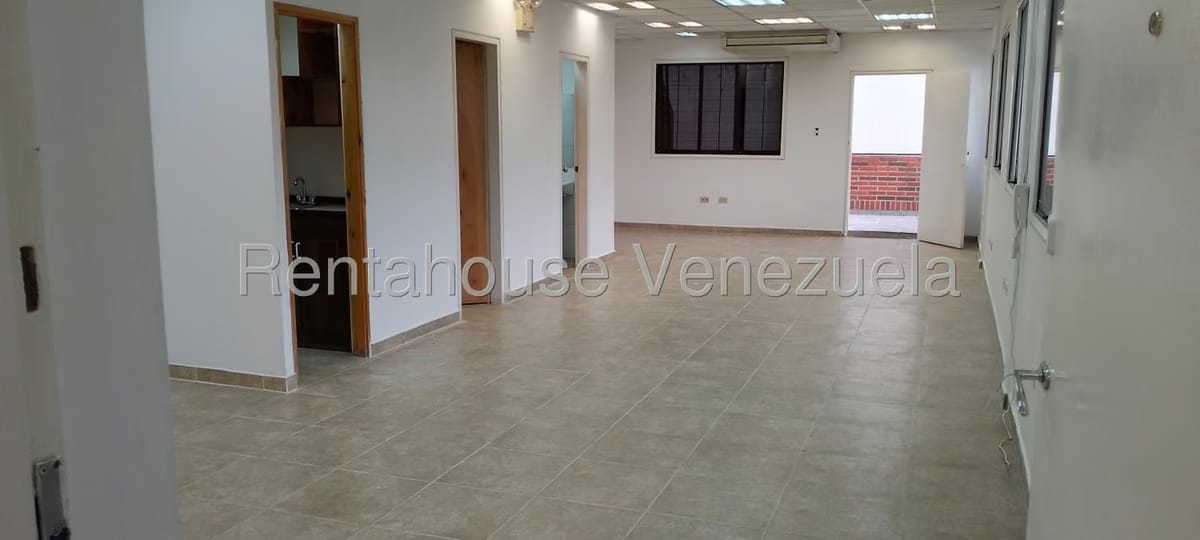 Comercial (Oficina) en Alquiler en Los Dos Caminos, Distrito Metropolitano - 19