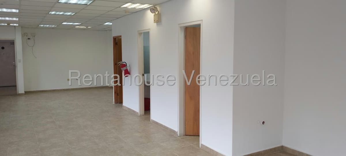 Comercial (Oficina) en Alquiler en Los Dos Caminos, Distrito Metropolitano - 3
