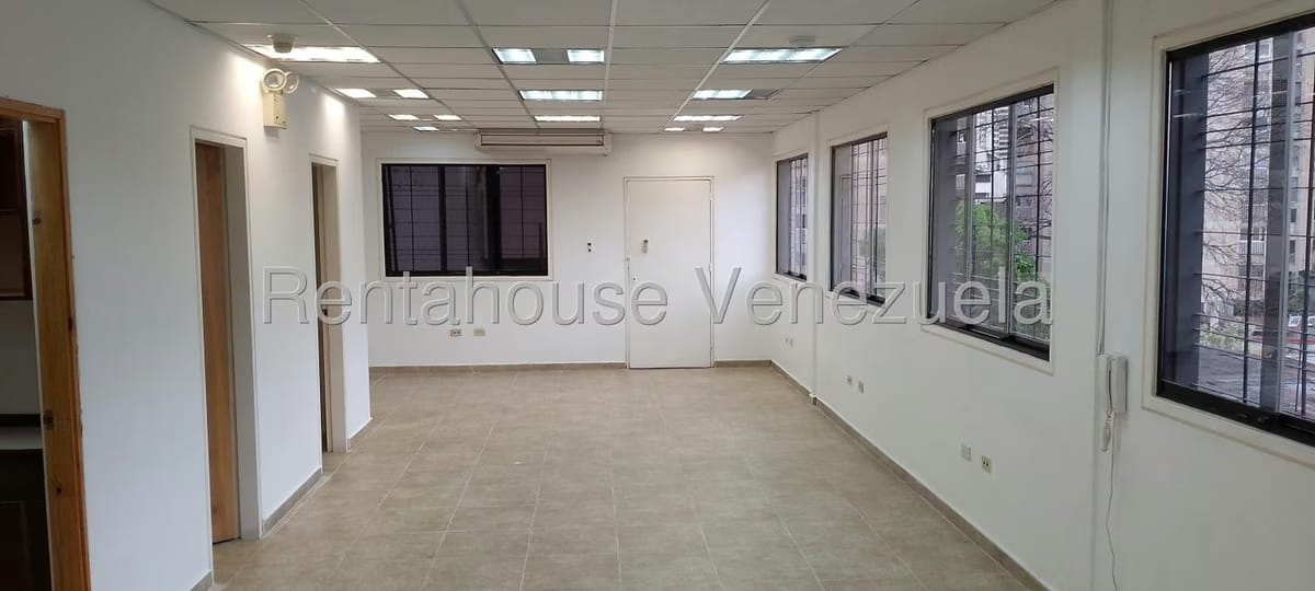 Comercial (Oficina) en Alquiler en Los Dos Caminos, Distrito Metropolitano - 21