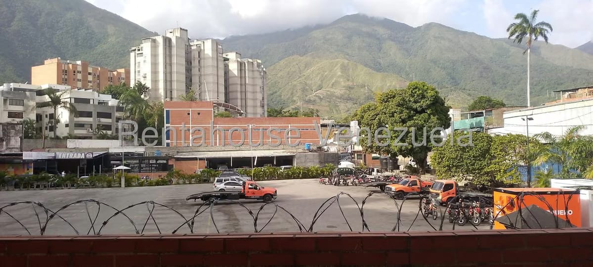 Comercial (Oficina) en Alquiler en Los Dos Caminos, Distrito Metropolitano - 23
