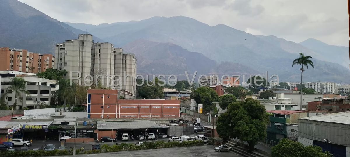 Comercial (Oficina) en Alquiler en Los Dos Caminos, Distrito Metropolitano - 25