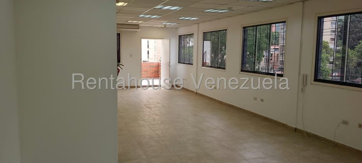 Comercial (Oficina) en Alquiler en Los Dos Caminos, Distrito Metropolitano - 4