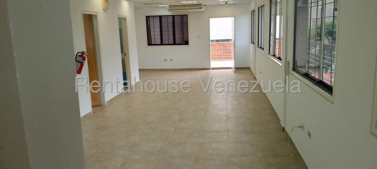 Comercial (Oficina) en Alquiler en Los Dos Caminos, Distrito Metropolitano - 6