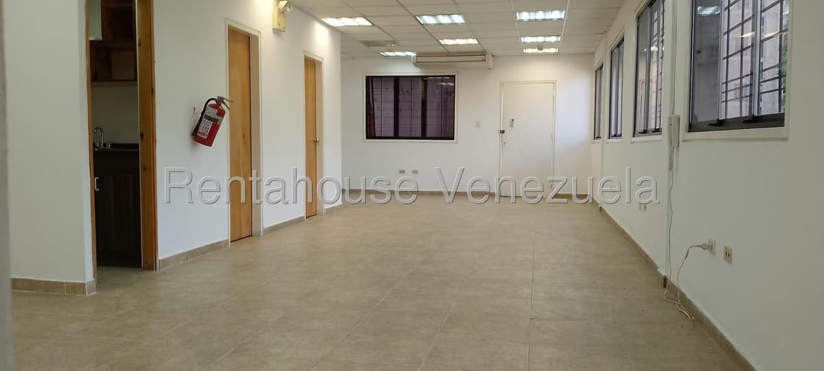 Comercial (Oficina) en Alquiler en Los Dos Caminos, Distrito Metropolitano - 10