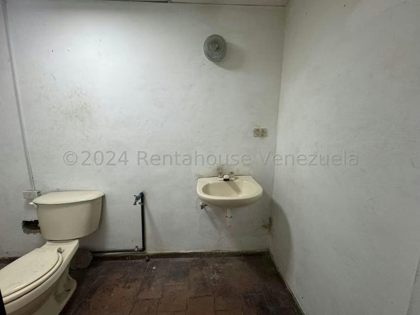 Comercial (Local Comercial) en Alquiler en Parroquia Catedral, Distrito Metropolitano - 8