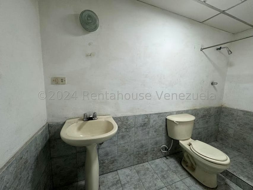 Comercial (Local Comercial) en Alquiler en Parroquia Catedral, Distrito Metropolitano - 9