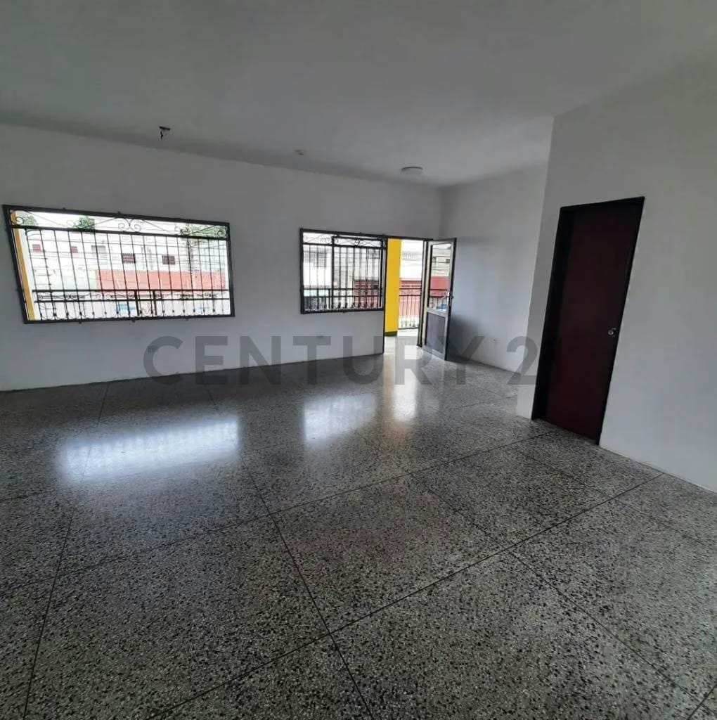LOCAL COMERCIAL EN LA AV PORTUGUESA DE ANACO - 5