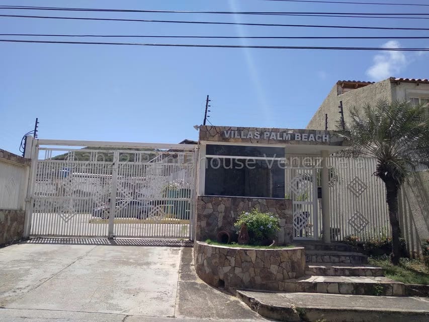 Townhouse (Duplex) en Venta en Los Robles, Nueva Esparta