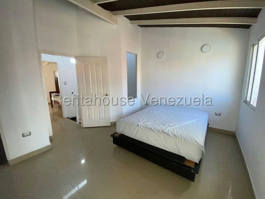 Townhouse (Duplex) en Venta en Los Robles, Nueva Esparta - 13
