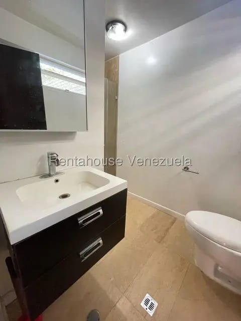 Casa (1 Nivel) en Alquiler en La Boyera, Distrito Metropolitano - 17