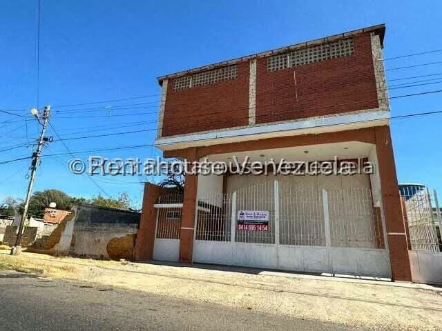 Comercial (Galpon - Deposito) en Alquiler en Caja de Agua, Falcon - 2