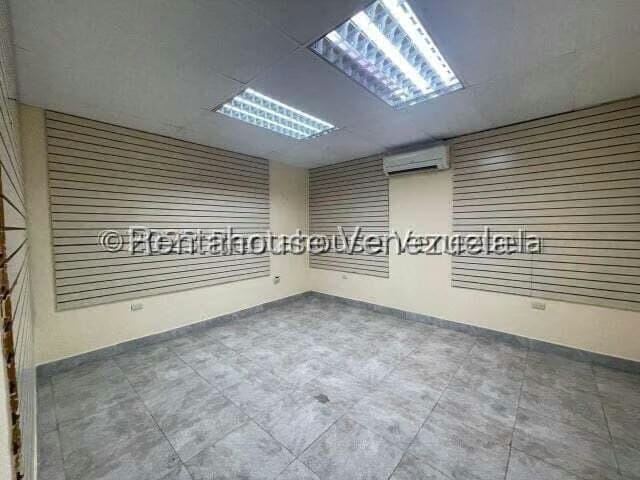 Comercial (Galpon - Deposito) en Alquiler en Caja de Agua, Falcon - 11
