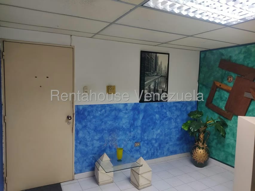 Comercial (Local Comercial) en Venta en La Urbina, Distrito Metropolitano - 2