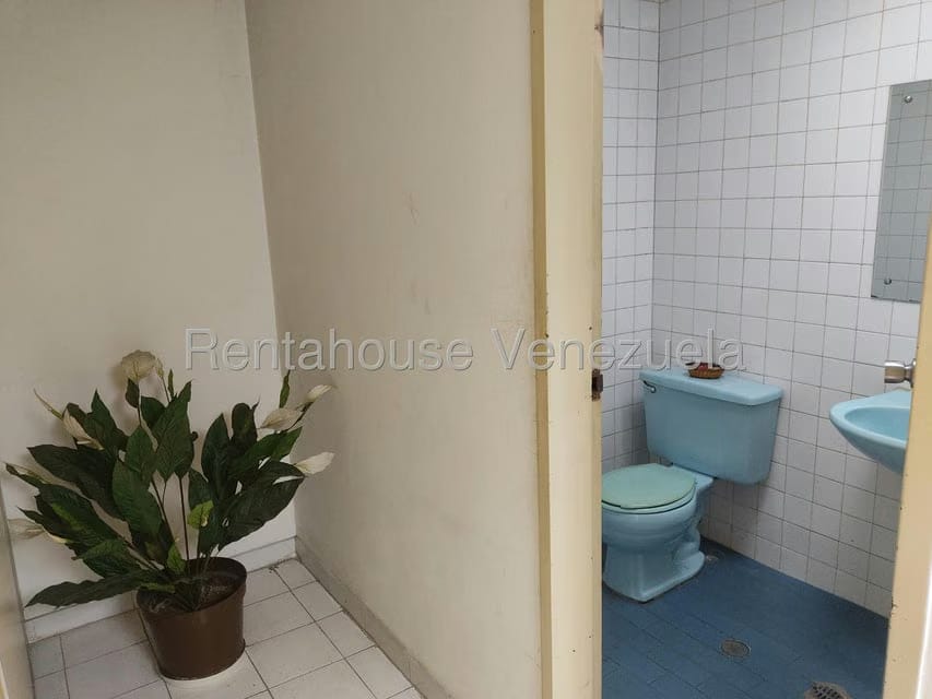 Comercial (Local Comercial) en Venta en La Urbina, Distrito Metropolitano - 16