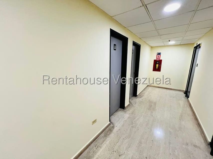 Comercial (Oficina) en Venta en Avenida Bolivar, Aragua - 23