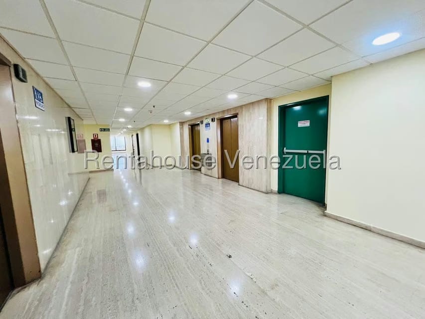 Comercial (Oficina) en Venta en Avenida Bolivar, Aragua - 24