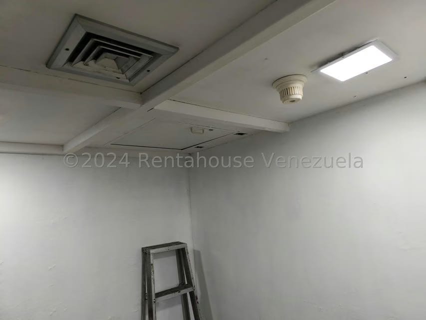 Comercial (Local Comercial) en Alquiler en Parroquia La Candelaria, Distrito Metropolitano - 2