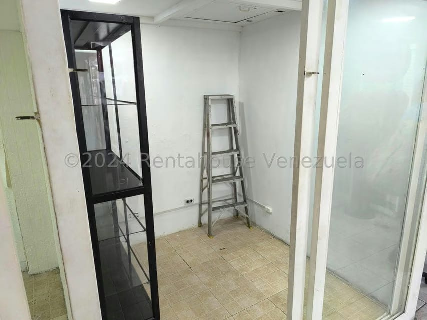 Comercial (Local Comercial) en Alquiler en Parroquia La Candelaria, Distrito Metropolitano - 3