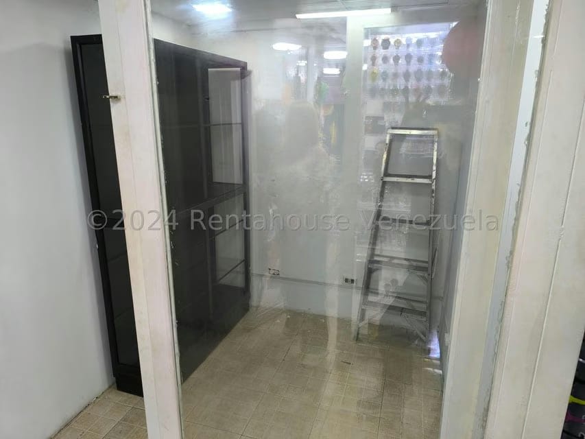 Comercial (Local Comercial) en Alquiler en Parroquia La Candelaria, Distrito Metropolitano - 4
