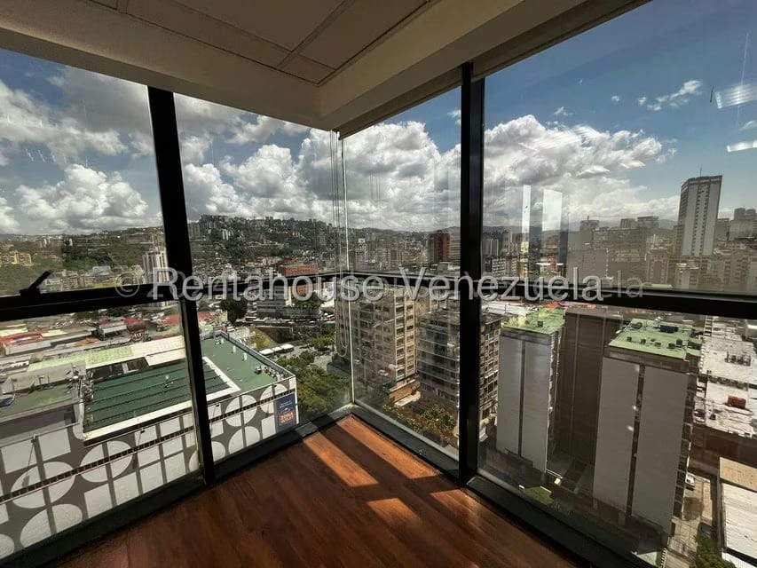 Comercial (Oficina) en Alquiler en El Bosque, Distrito Metropolitano - 2