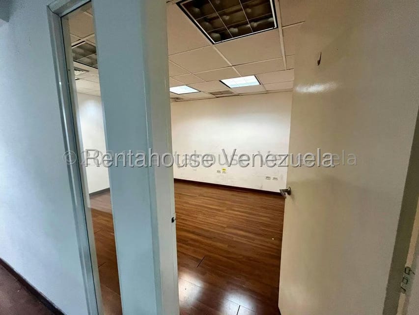Comercial (Oficina) en Alquiler en El Bosque, Distrito Metropolitano - 13