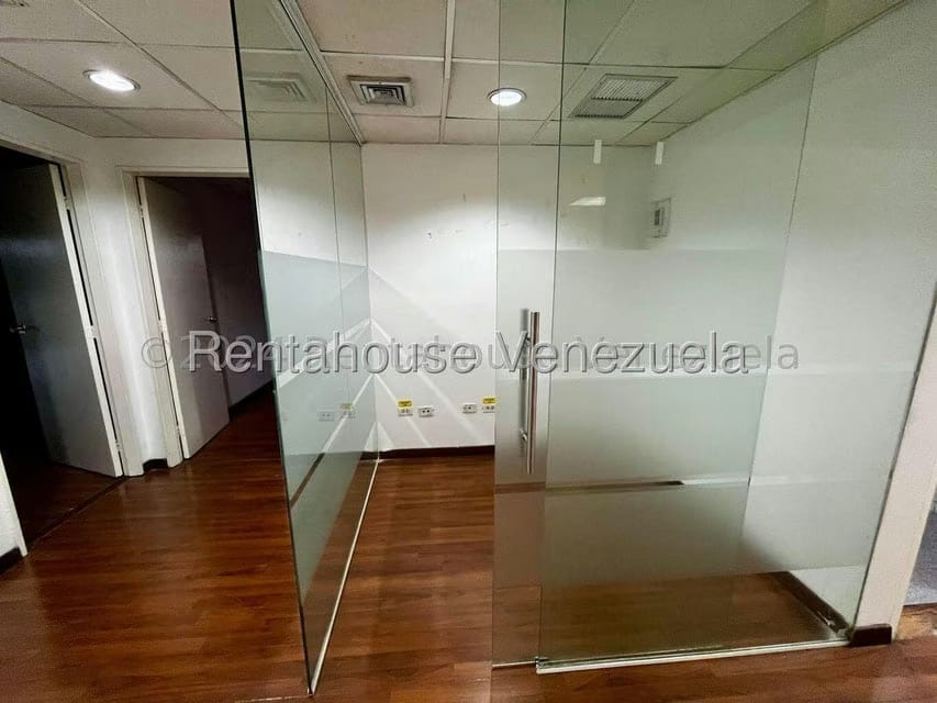 Comercial (Oficina) en Alquiler en El Bosque, Distrito Metropolitano - 16