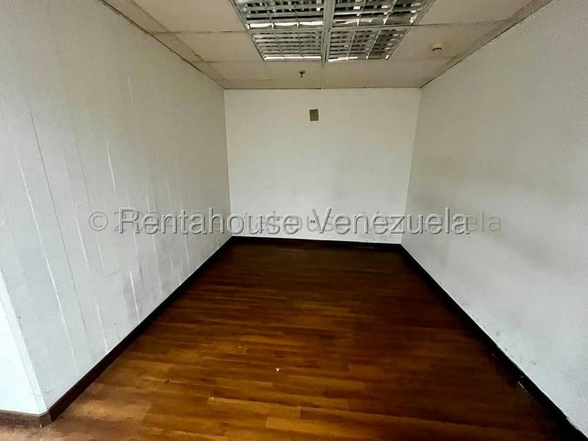 Comercial (Oficina) en Alquiler en El Bosque, Distrito Metropolitano - 24