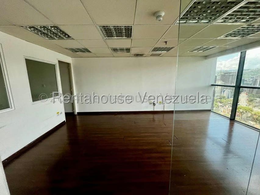 Comercial (Oficina) en Alquiler en El Bosque, Distrito Metropolitano - 25