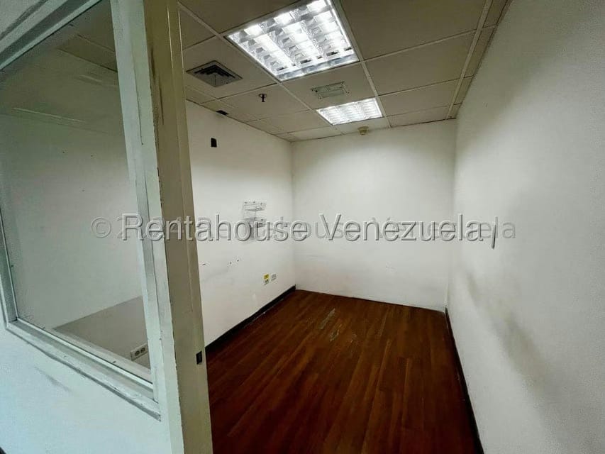 Comercial (Oficina) en Alquiler en El Bosque, Distrito Metropolitano - 26