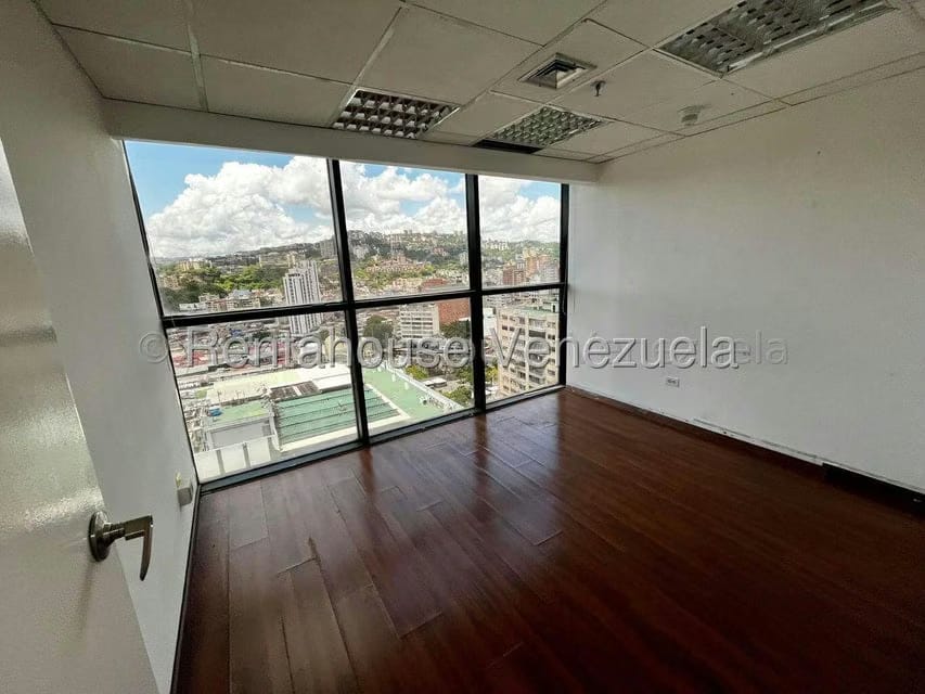 Comercial (Oficina) en Alquiler en El Bosque, Distrito Metropolitano - 30