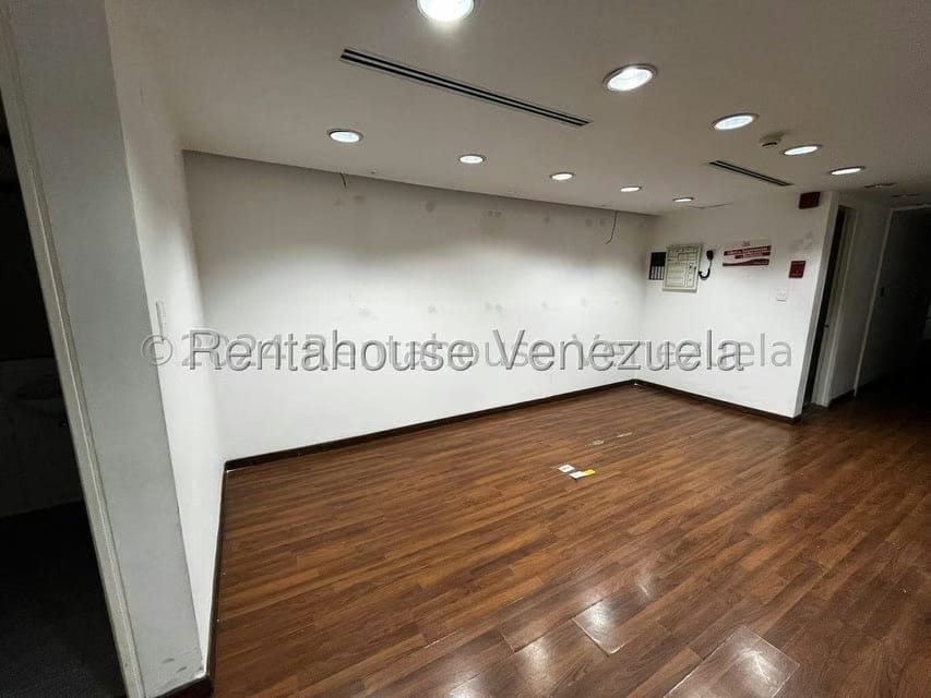 Comercial (Oficina) en Alquiler en El Bosque, Distrito Metropolitano - 9