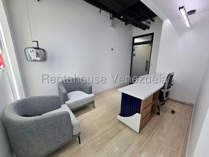 Comercial (Local Comercial) en Alquiler en Prados del Este, Distrito Metropolitano - 2