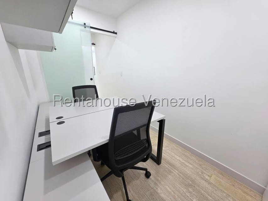 Comercial (Local Comercial) en Alquiler en Prados del Este, Distrito Metropolitano - 11