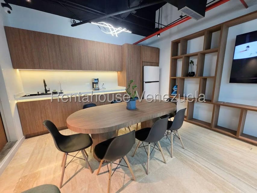 Comercial (Local Comercial) en Alquiler en Prados del Este, Distrito Metropolitano - 13