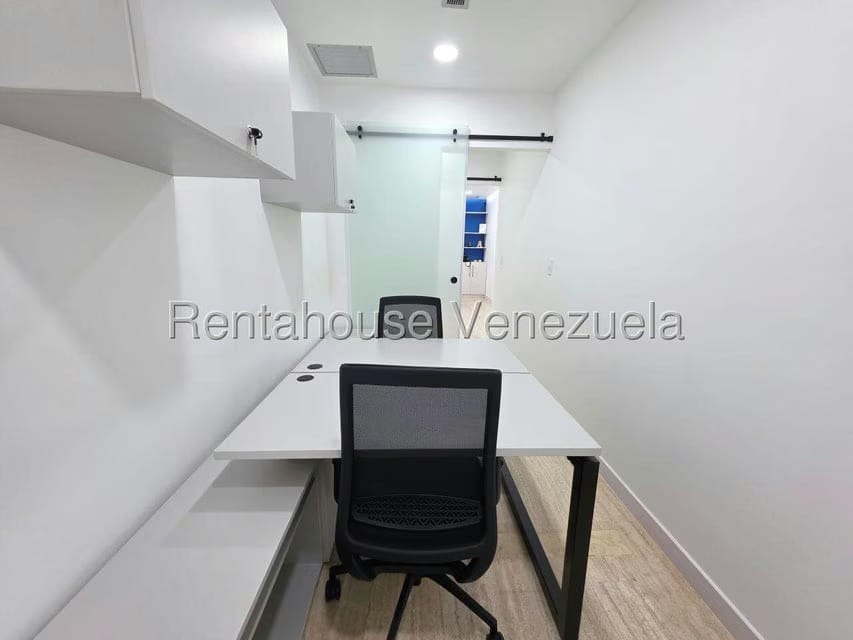 Comercial (Local Comercial) en Alquiler en Prados del Este, Distrito Metropolitano - 4