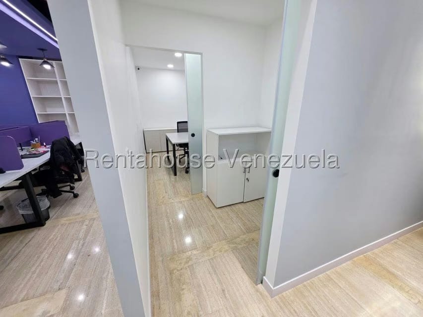 Comercial (Local Comercial) en Alquiler en Prados del Este, Distrito Metropolitano - 5
