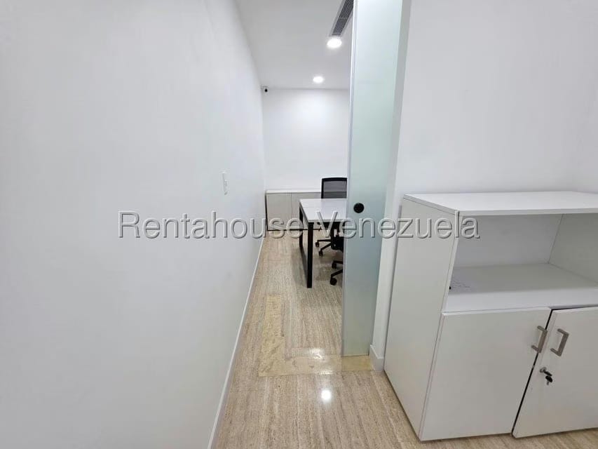 Comercial (Local Comercial) en Alquiler en Prados del Este, Distrito Metropolitano - 9