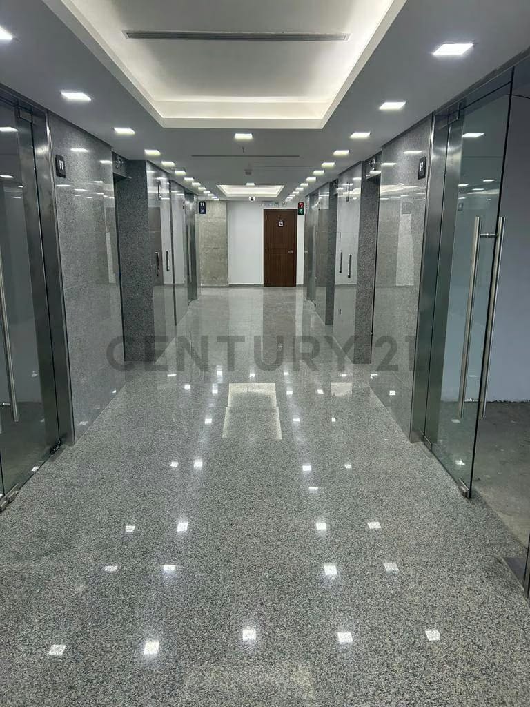 INVIERTA EN LAS MERCEDES: ESPACIO DE 161 M2 EN LA PRESTIGIOSA TORRE GUAYANA - 26