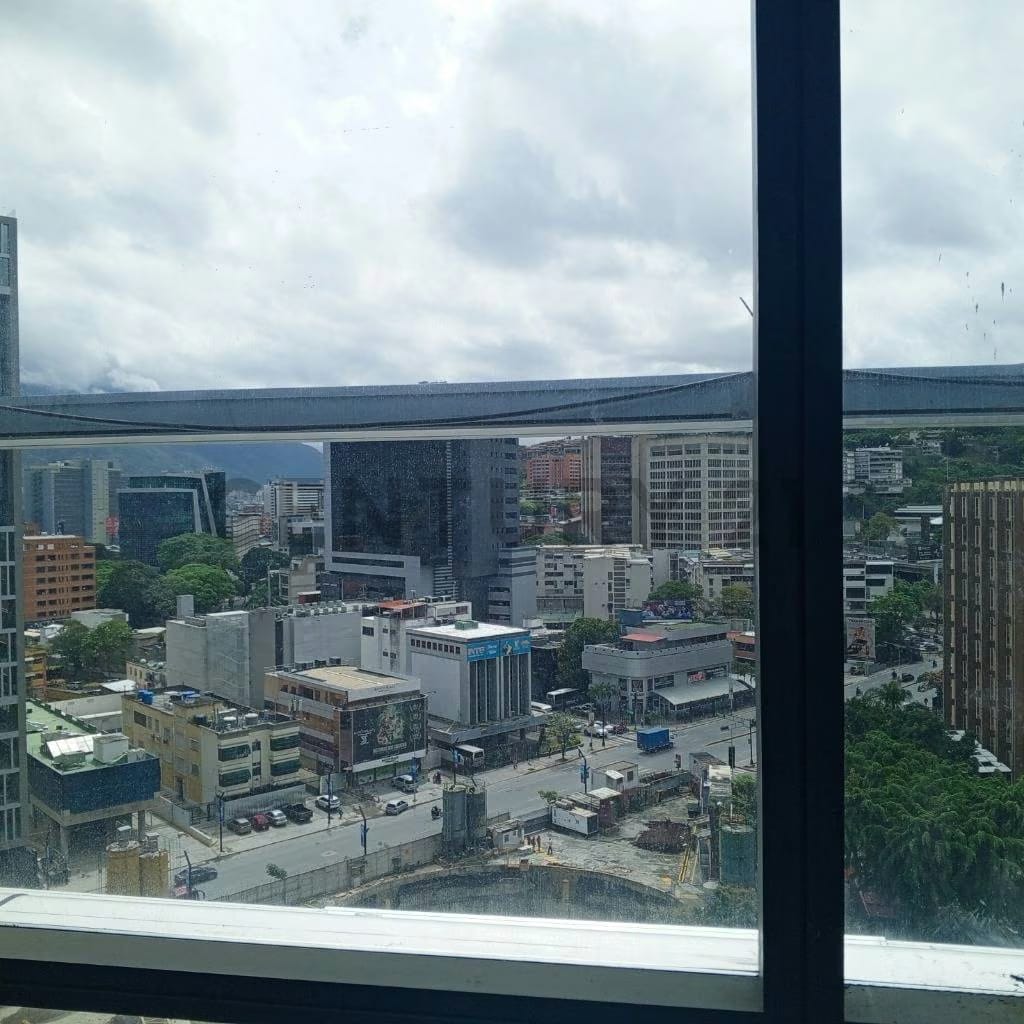 INVIERTA EN LAS MERCEDES: ESPACIO DE 161 M2 EN LA PRESTIGIOSA TORRE GUAYANA - 9