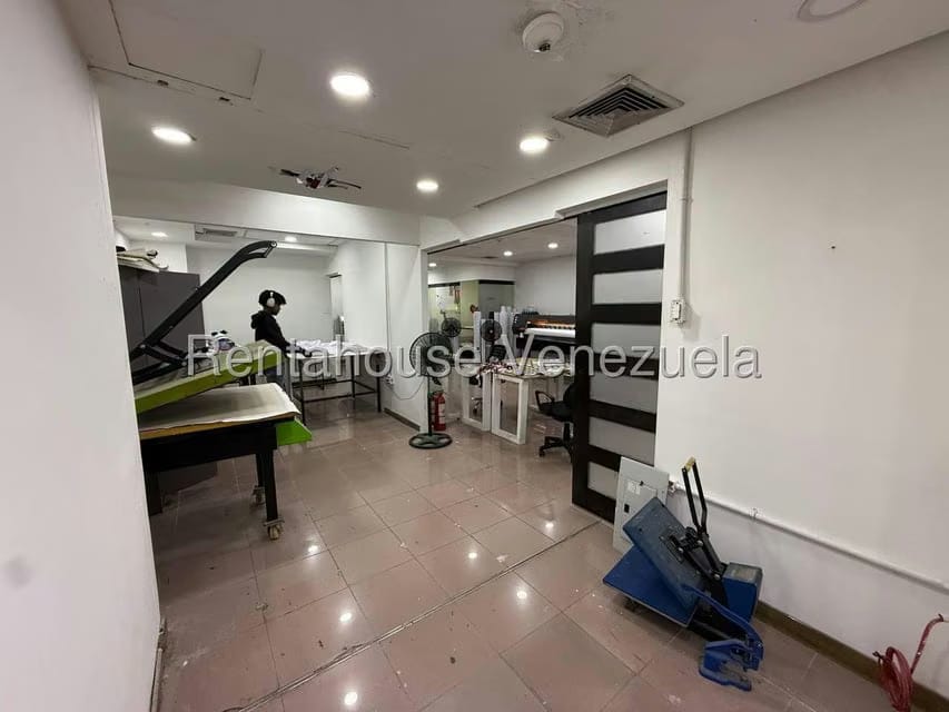 Comercial (Local Comercial) en Venta en El Marques, Distrito Metropolitano - 3
