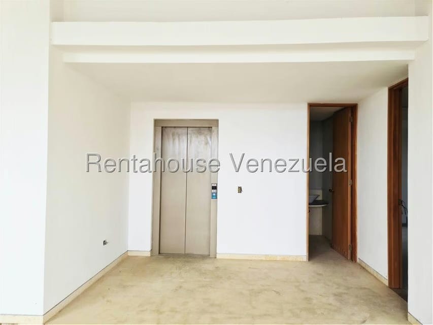 Apartamento (Planta Baja) en Venta en Colinas de Valle Arriba / Mirador de Los Campitos, Distrito Metropolitano - 2